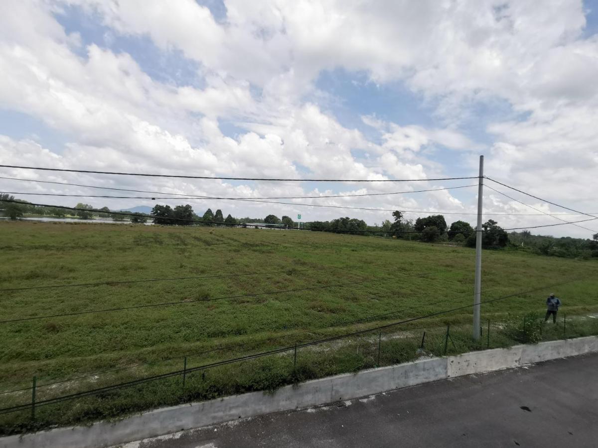 Lynn Homestay Seri Iskandar Luaran gambar