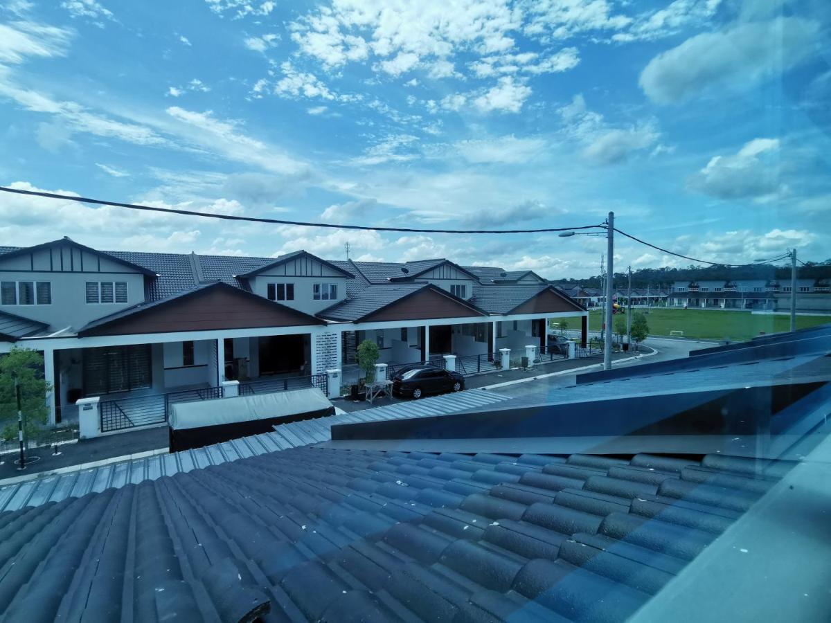 Lynn Homestay Seri Iskandar Luaran gambar