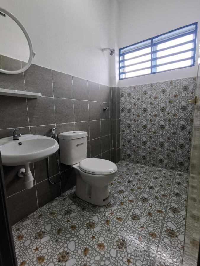 Lynn Homestay Seri Iskandar Luaran gambar